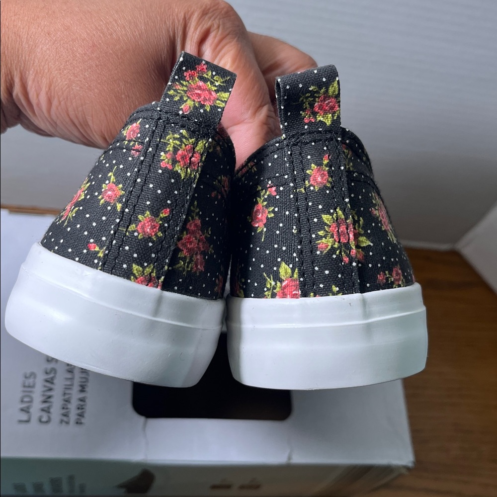 NWT Serra Ladies Canvas Sneakers Black Floral Casual Slip on Shoes Size 8 - Picture 7 of 15